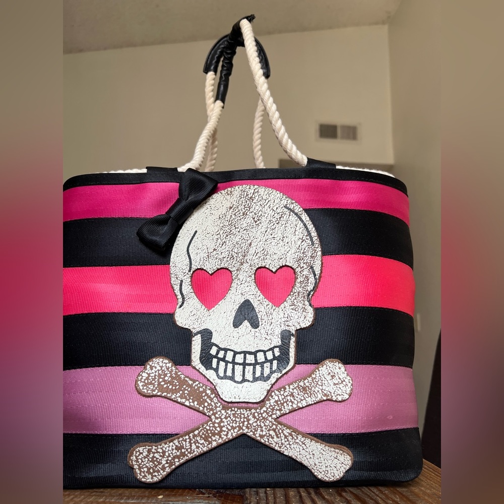 Harveys Skull Seatbelt Bag Pink